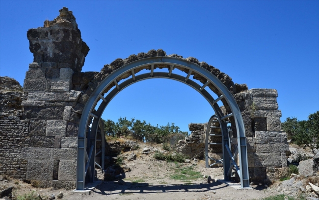 Çanakkale'de 2 bin yıllık hamam çelik konstrüksiyonlarla desteklendi